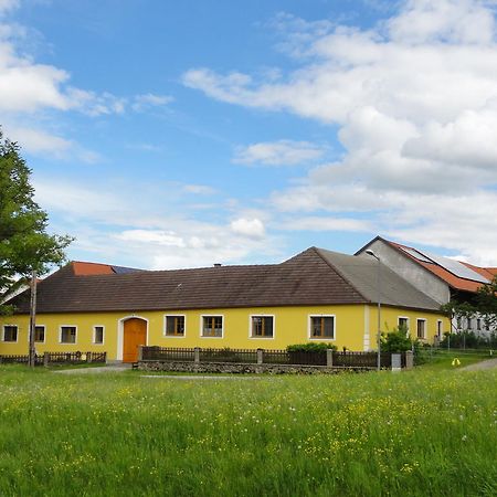 Biohof Weissensteiner Apartment Ullrichs Exterior photo