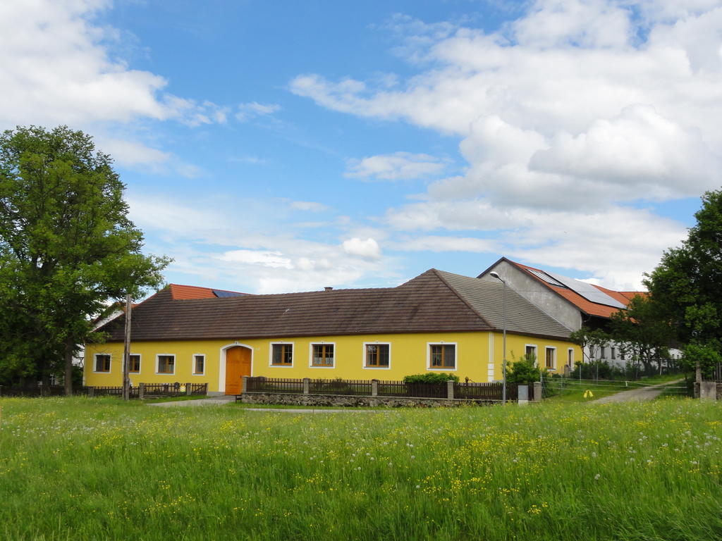 Biohof Weissensteiner Apartment Ullrichs Exterior photo